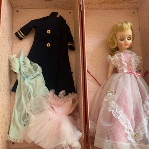 Vintage, Madame Alexander, elise, FAO Schwartz travel trunk